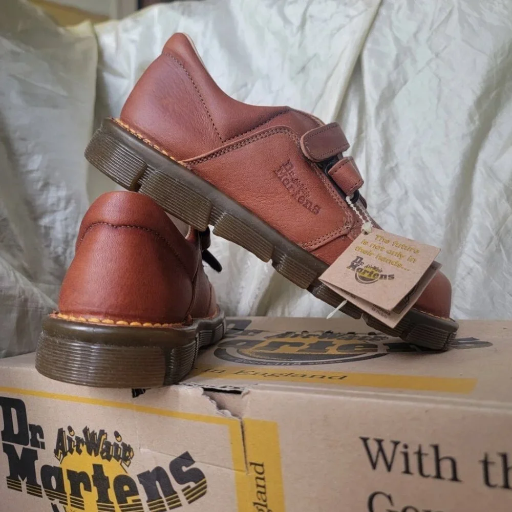 VINTAGE Dr. Martens Yogi Bear Peanut Leather Platform Gibsons MIE UKY2/USW5 NIB
